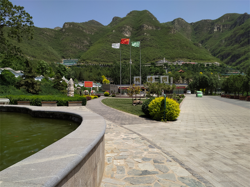 桃峰陵园环境优美